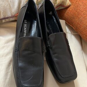 Le Scarpine Italy Black Leather loafers size 40 (9) New Flats